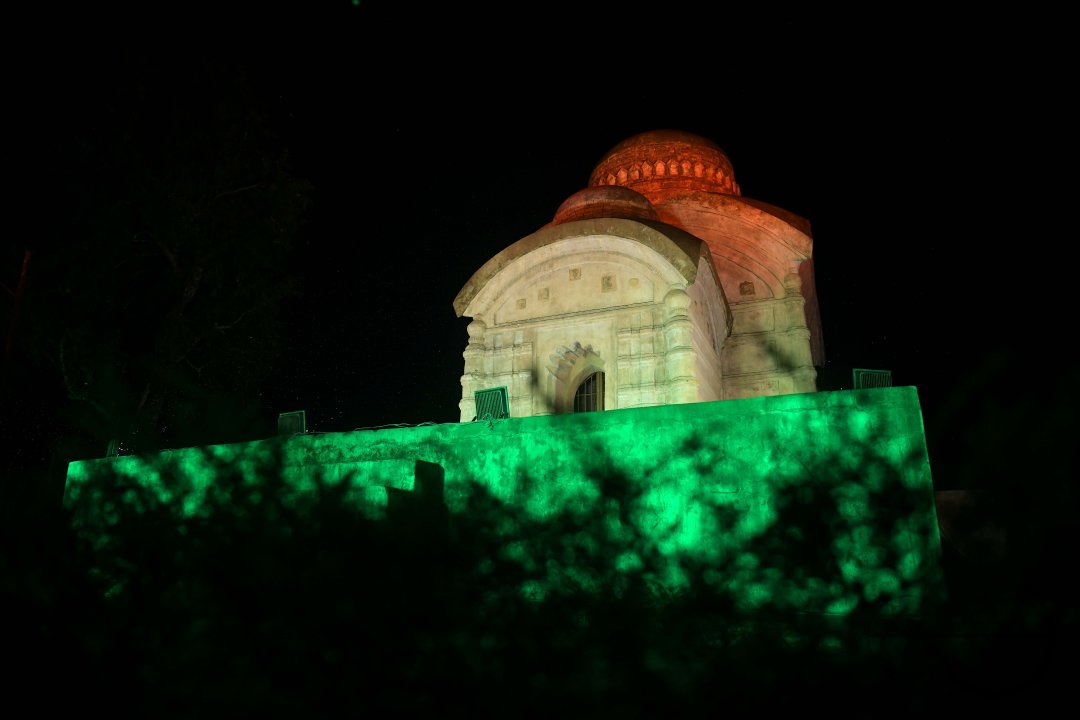 MWC043286