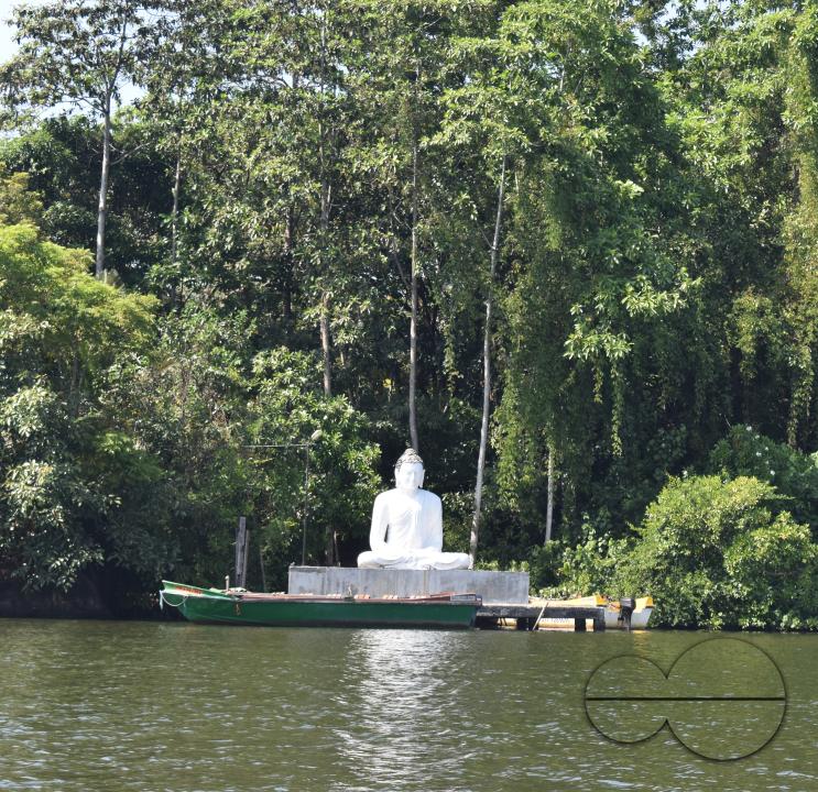 MWC044898