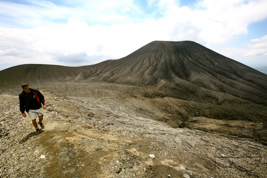 MWC023000