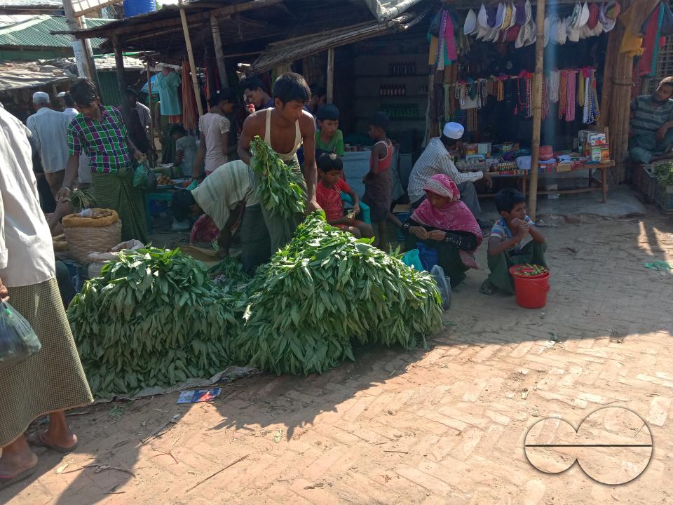 Vegetable and fruit stalls outside the Balukhali refugee camp