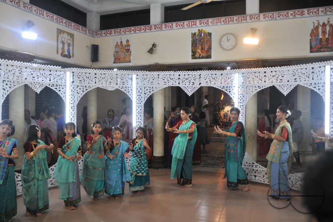 The manipuri community dancing with their traditional dresses