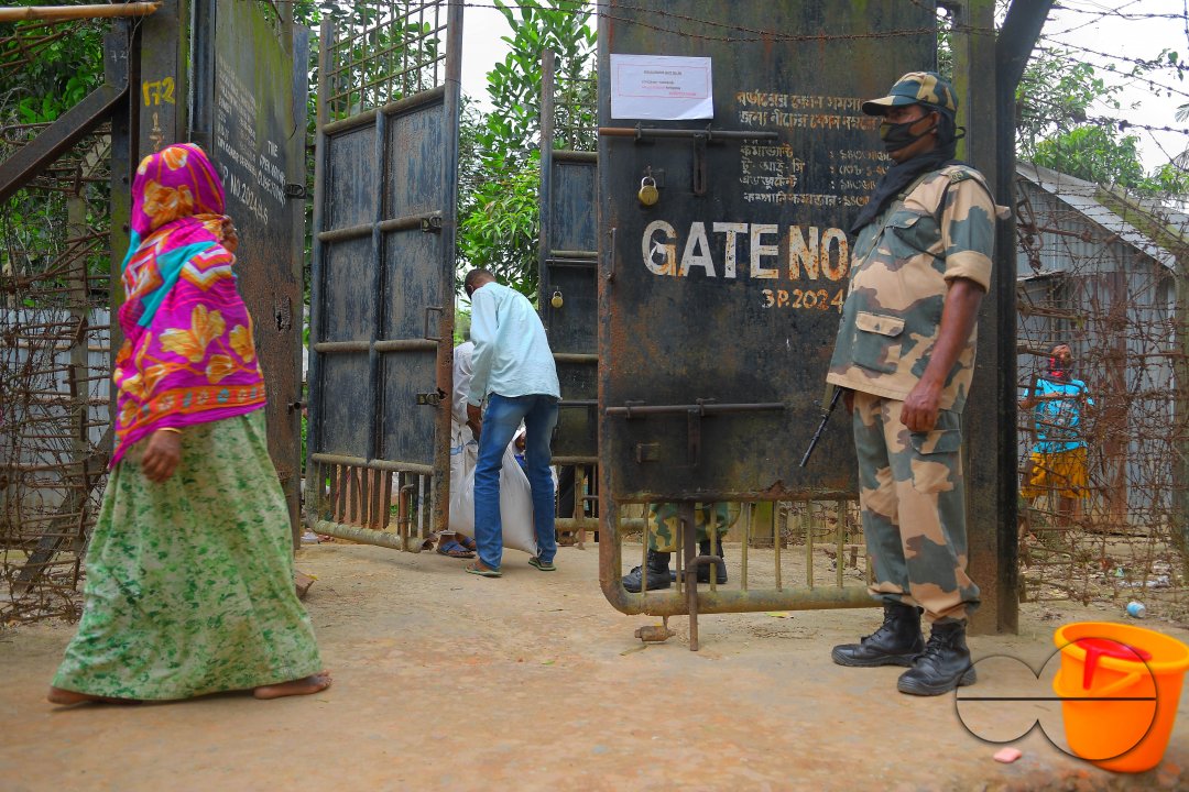 People, who lives in zero line, getting ration during lockdown