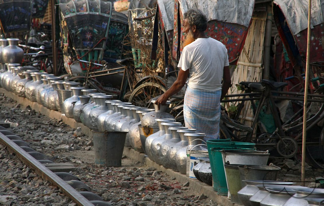 Jhawtola dwellers experience water crisis