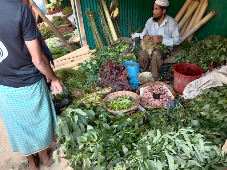 Vegetable and fruit stalls outside the Balukhali refugee camp