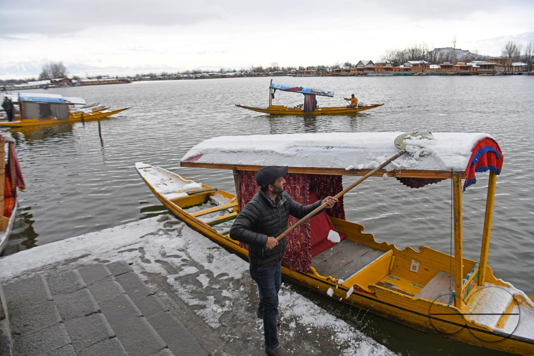 Fresh snowfall in the higher reaches of Kashmir Valley has broken one of the longest dry spells of around two months this season