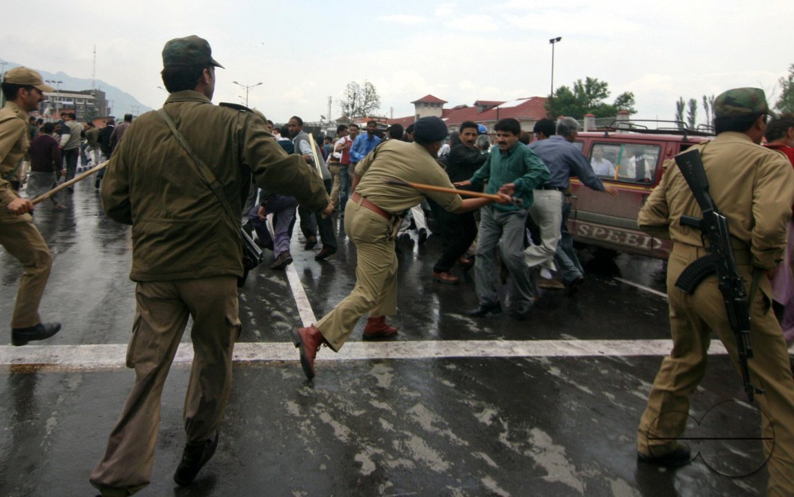 Government employees protest against Jammu and Kashmir Government
