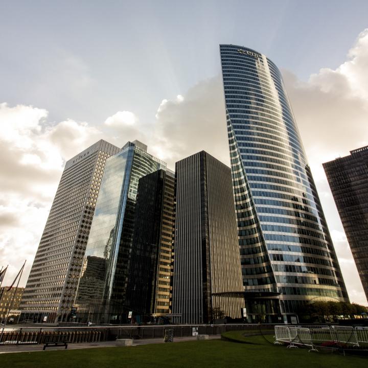 MWC048294