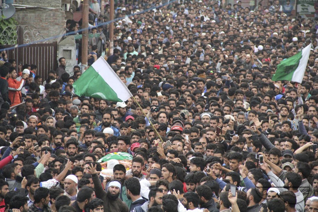Thousands of people attend funeral of Yaseen Itoo