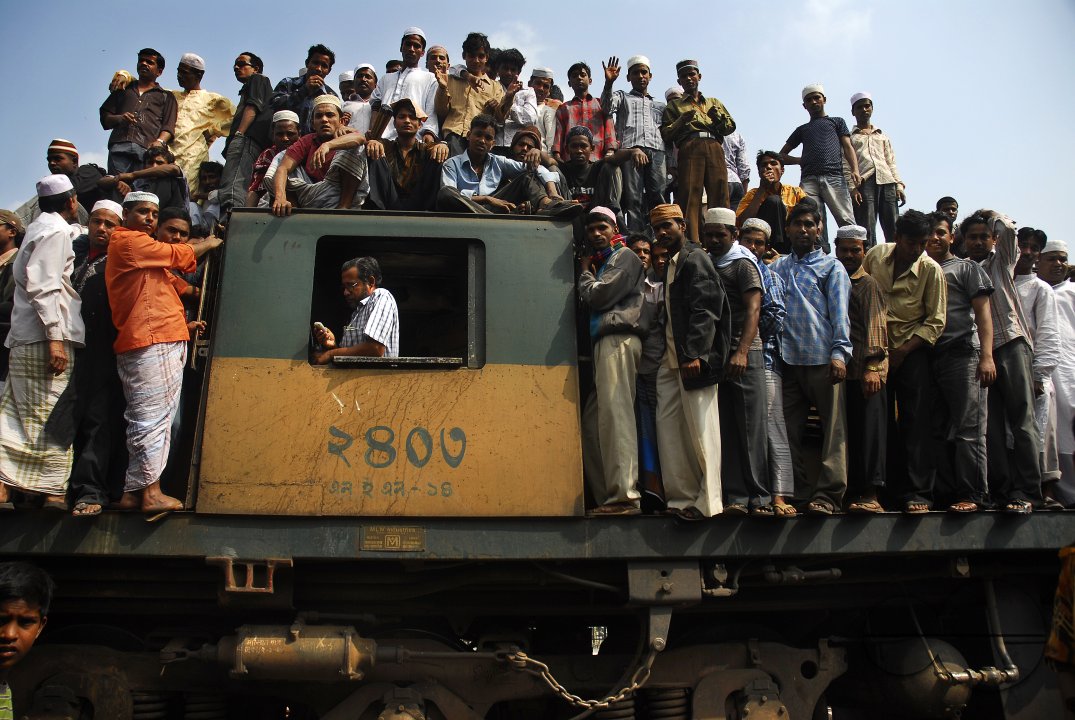 Muslims seek divine blessings at the Akheri Munajat