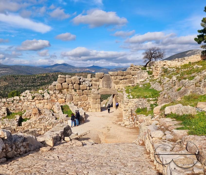The Archaeological site of Kolonna is located on a small peninsula between Aegina and the town's closest beach