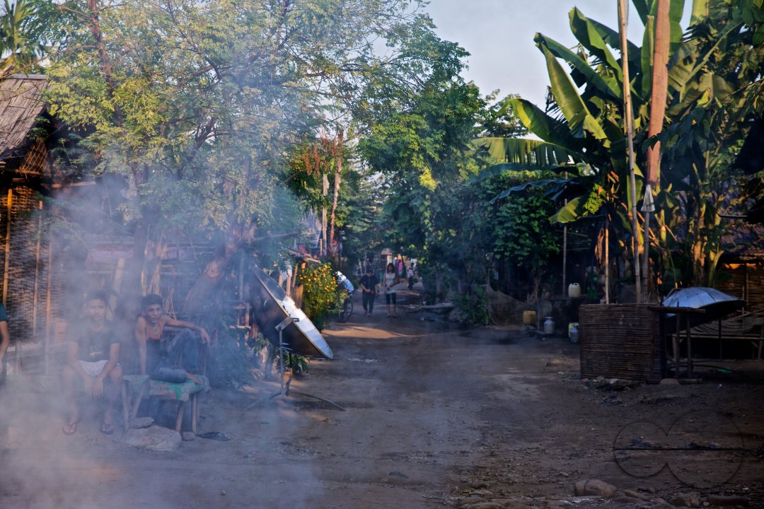 MWC025242