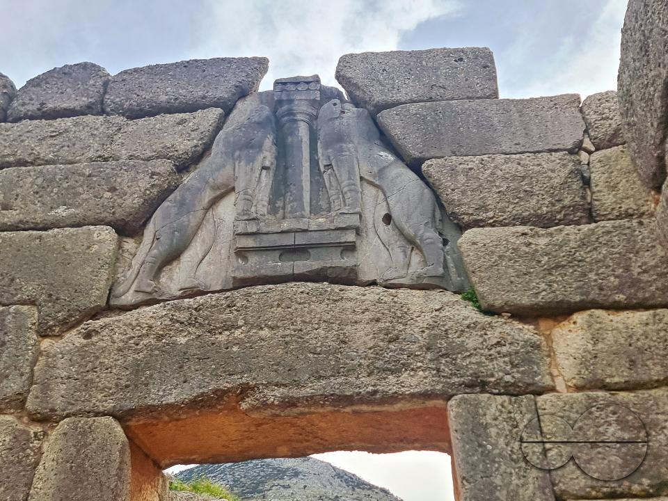 The Archaeological site of Kolonna is located on a small peninsula between Aegina and the town's closest beach
