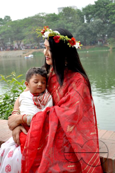 Portrait of a mother and child during the New year celebrations