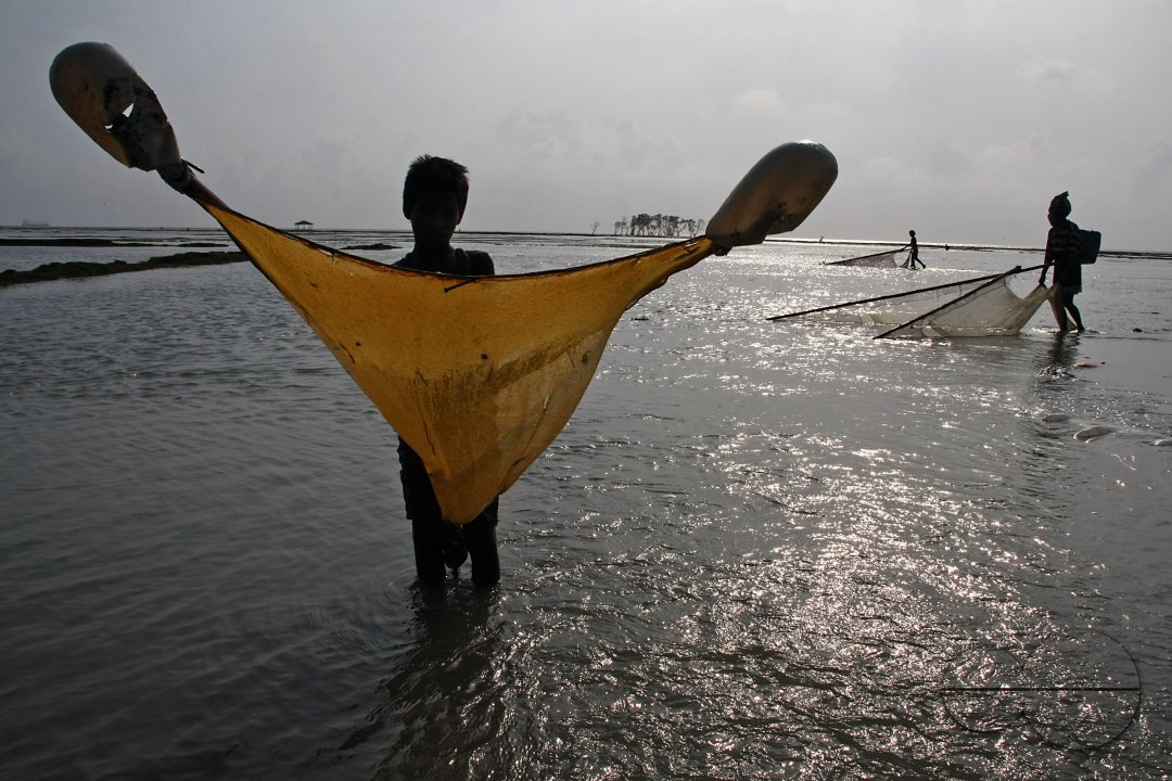 Tidal surge continues after Aila