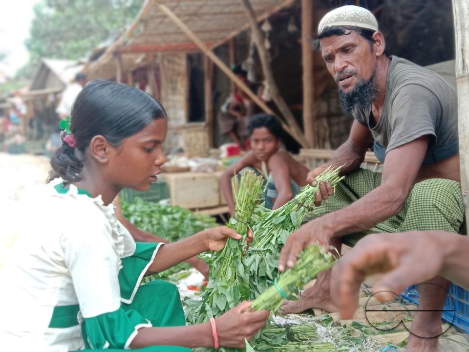Vegetable and fruit stalls outside the Balukhali refugee camp