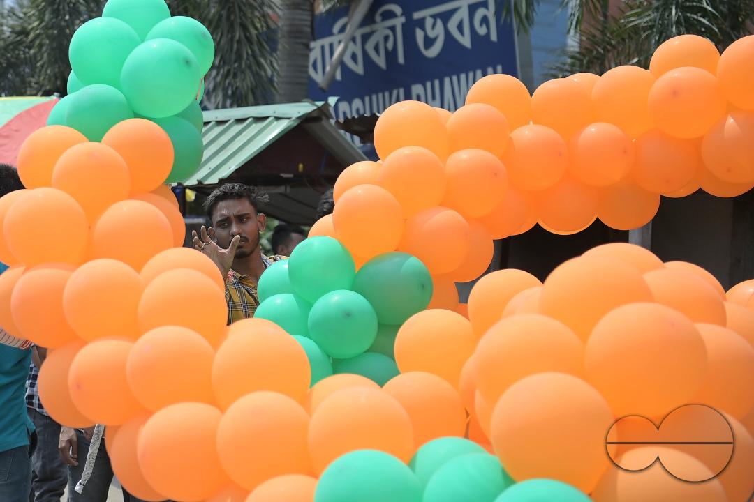Supporters of the BJP are seen decorating balloons in the party's colours at a rally featuring Tripura Chief Minister Manik Saha, former CM and BJP candidate Biplab Kumar Deb, and Kriti Singh, alongside other leaders, during an election campaign rally in