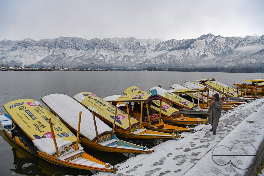 Fresh snowfall in the higher reaches of Kashmir Valley has broken one of the longest dry spells of around two months this season