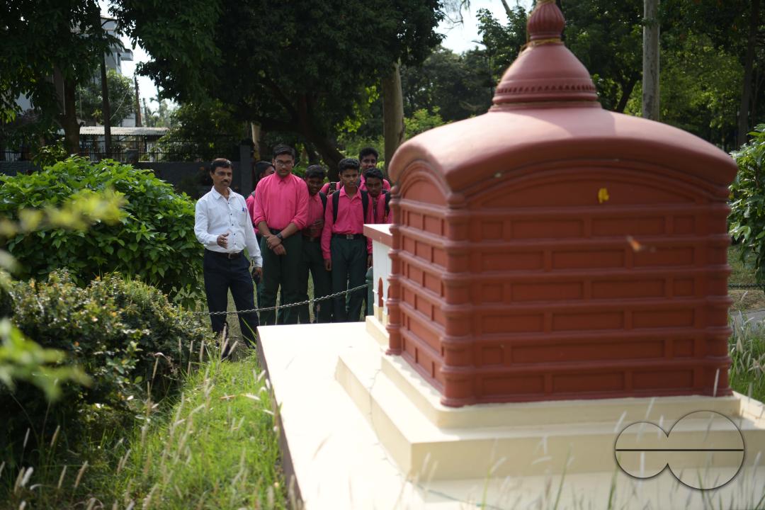 MWC047877