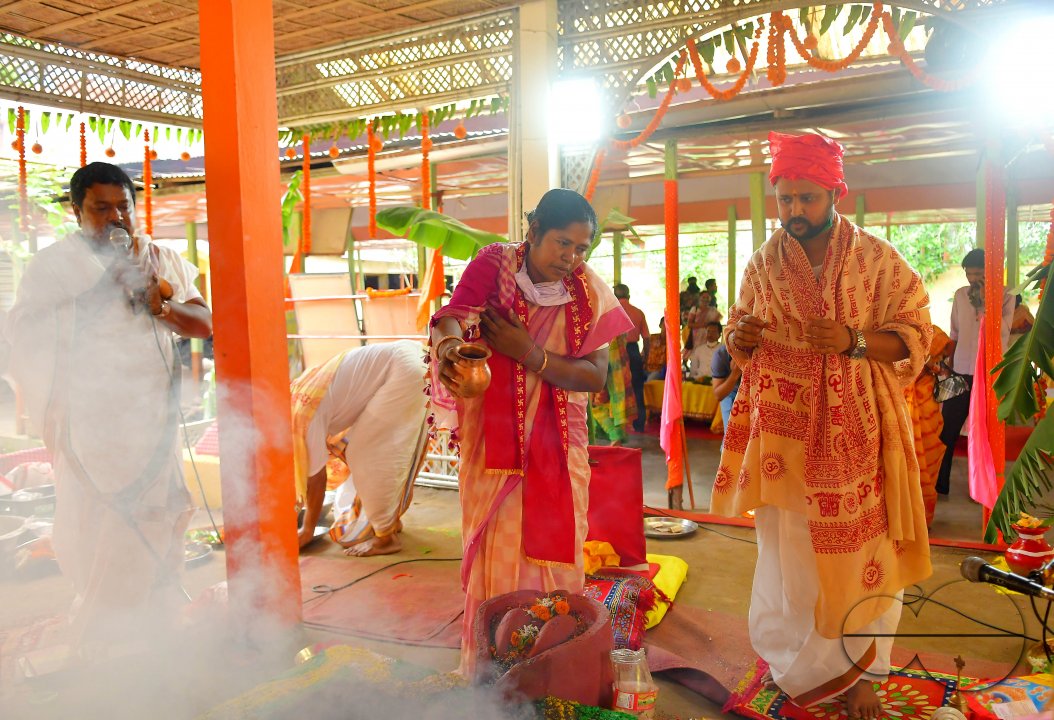 Mp (Member Of Loksabha) Pratima Bhowmik Doinh Yagya For Covid-19