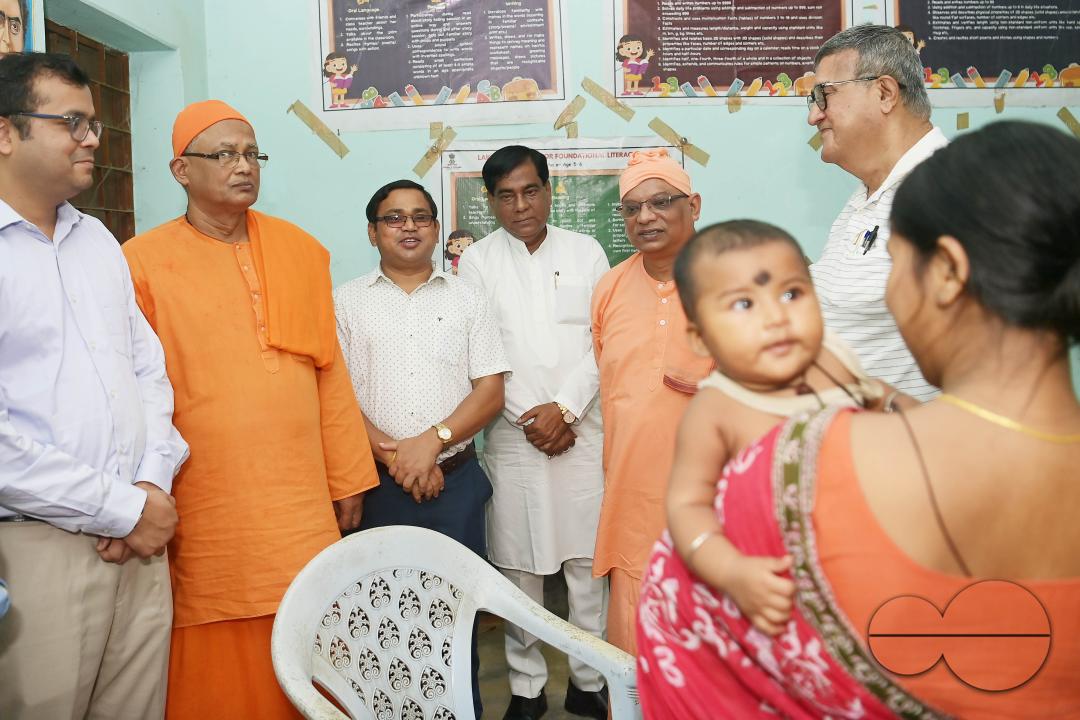 Mayor Deepak Majumdar, Swami Shubhakarananda (Maharaj) - Secretary of Ramakrishna Mission, the District Magistrate, and other officials inspect a health camp for flood victims at a temporary relief camp organized by Ramakrishna Mission, at Pratapgarh Eng