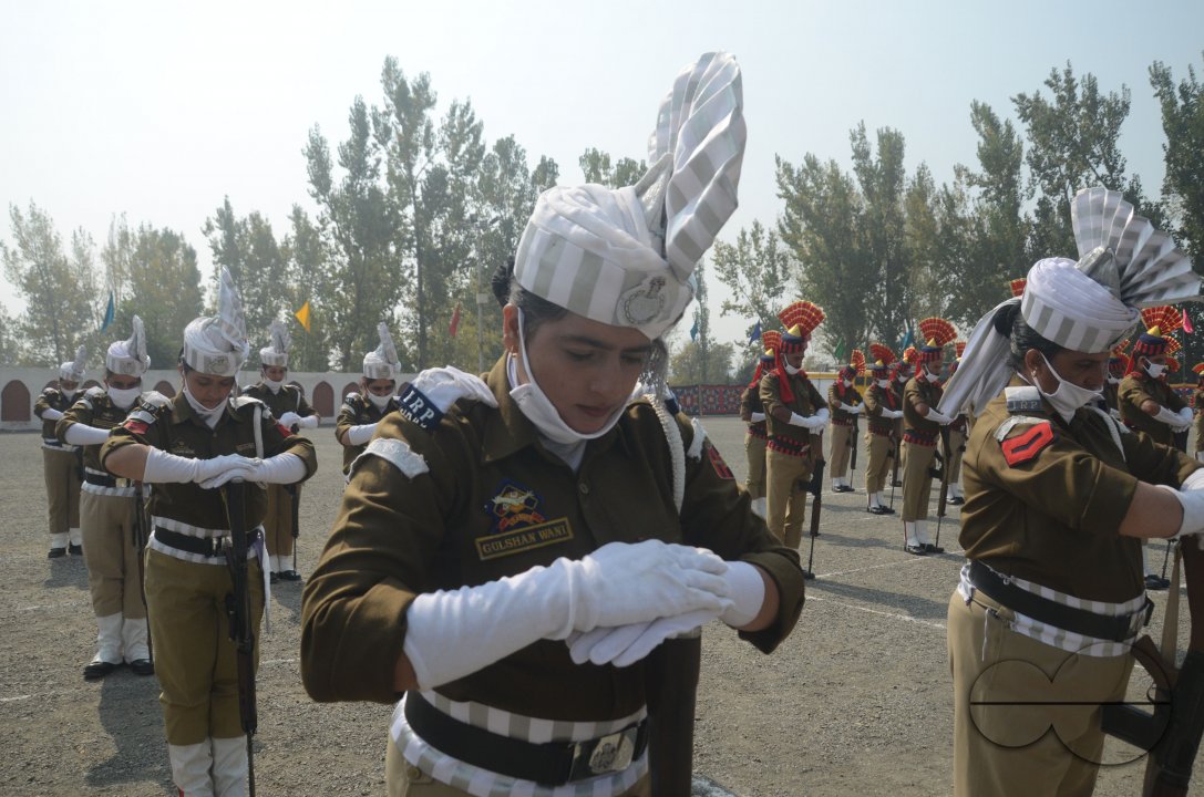 MWC033349