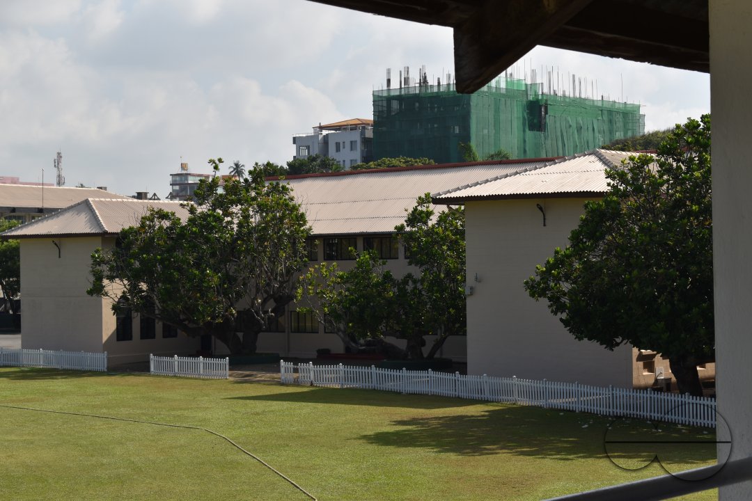 MWC037045