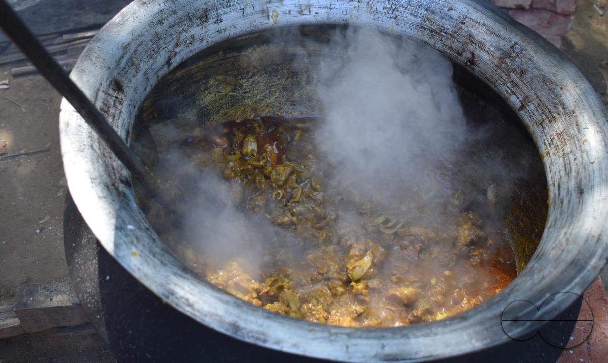 People cooking at the Balukhali refugee camp