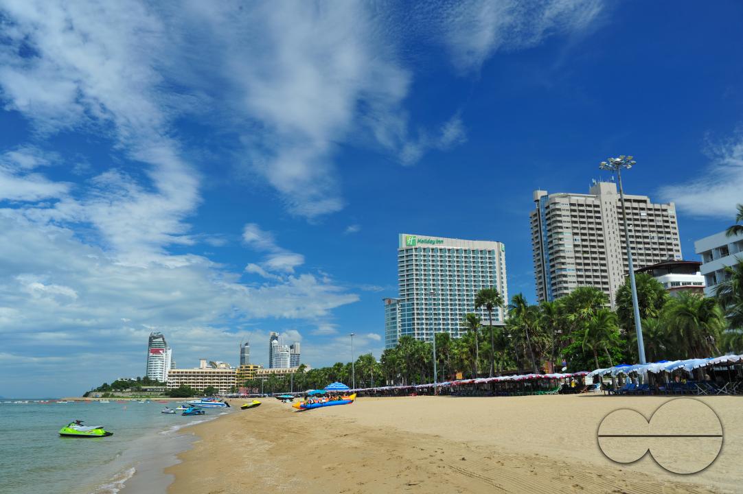 The Pattaya Beach is about 3 kilometres long Beach