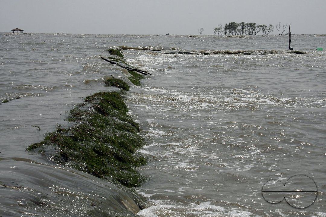 Tidal surge continues after Aila