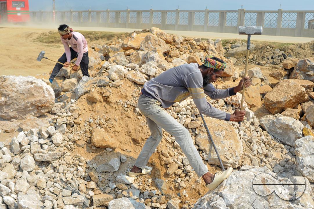 Male and female workers are breaking LC stones with a crusher machine in Bholaganj area, known as the 'Stone State' of Sylhet Companyganj Upazila