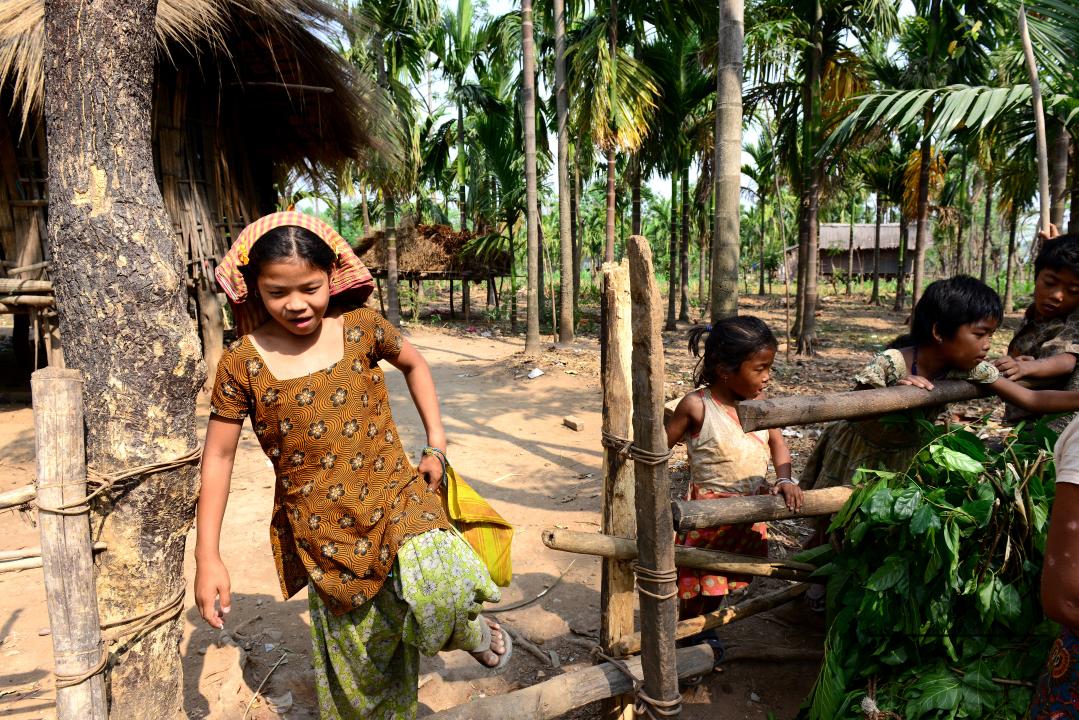 Totos are one of the most primitive communities in the world and this isolated tribal group resides only in Totopara at the foot of the Himalayas just to the borderline between West Bengal and Bhutan