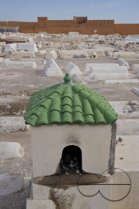 MWC033042