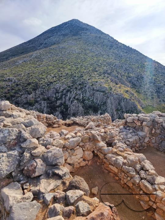 The Archaeological site of Kolonna is located on a small peninsula between Aegina and the town's closest beach