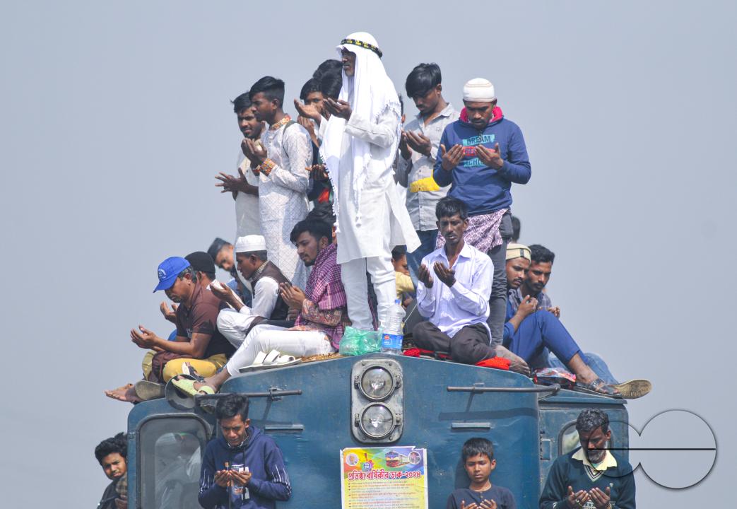 Muslim devotees offer prayers at the Akheri Munajat or final prayers during the Biswa Ijtema 2nd phase, an annual congregation of Muslims in Tongi, the outskirts of Dhaka, Bangladesh.