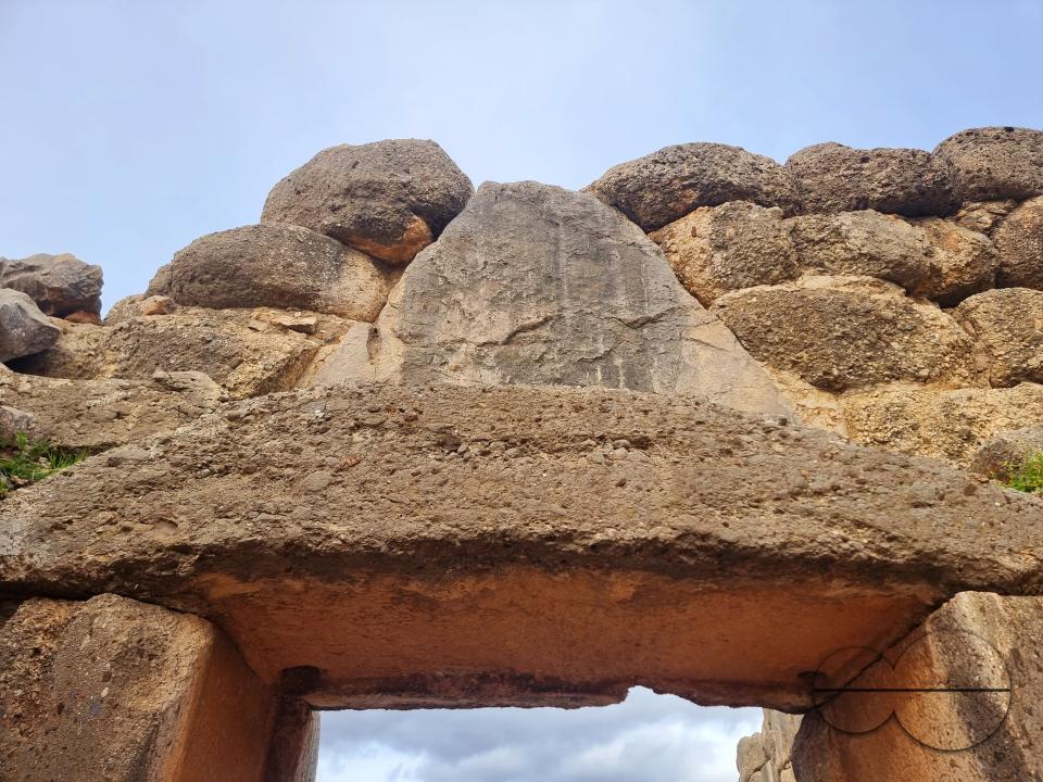The Archaeological site of Kolonna is located on a small peninsula between Aegina and the town's closest beach