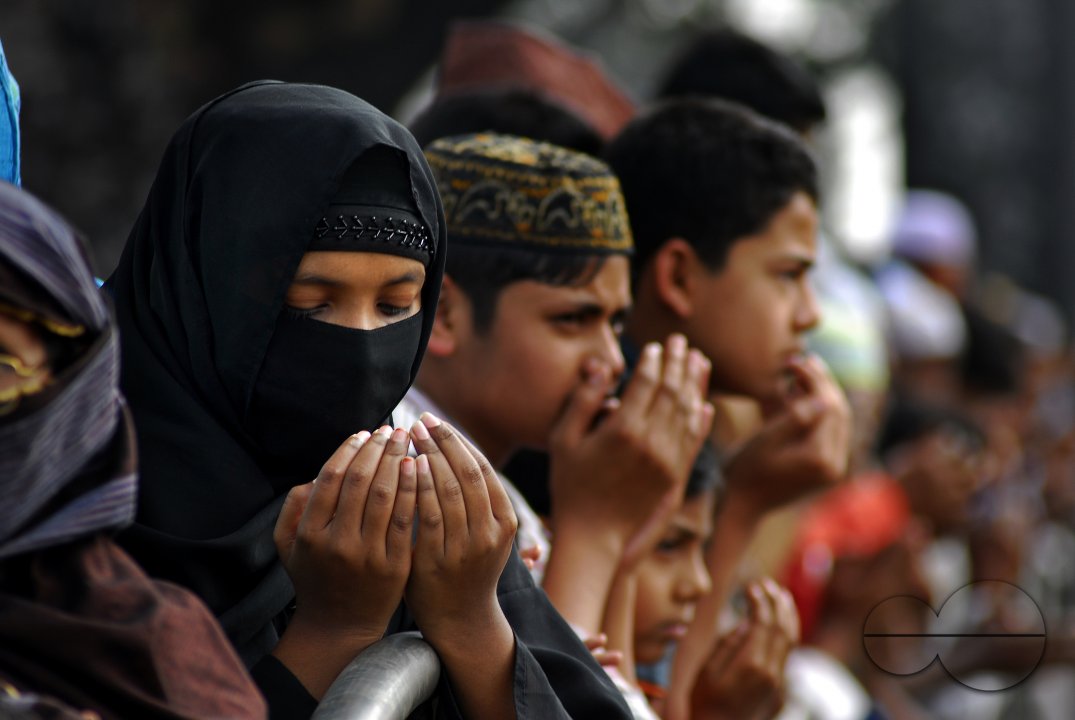 Muslims seek divine blessings at the Akheri Munajat