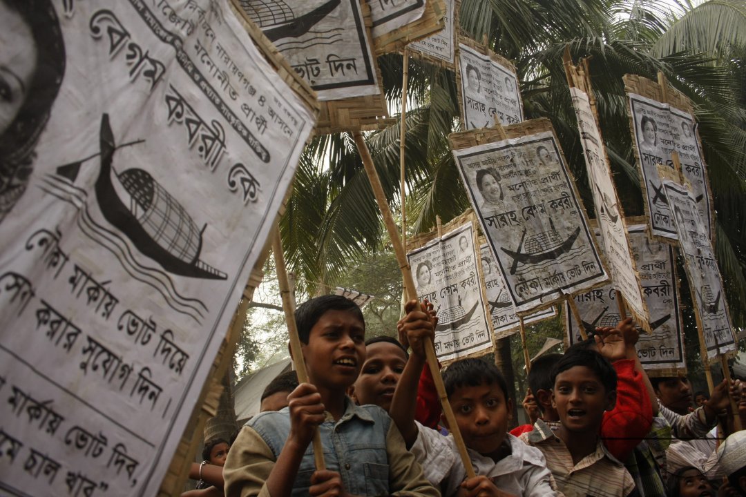 Old Dhaka celebrates Shakhrine