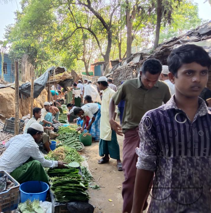 Vegetable and fruit stalls outside the Balukhali refugee camp