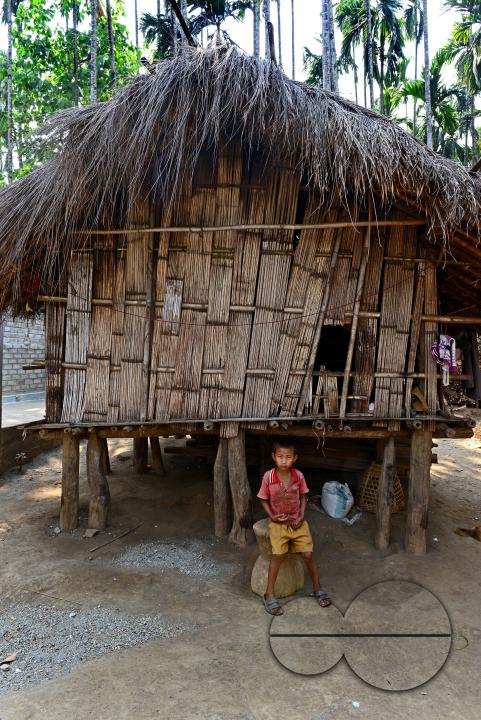 Totos are one of the most primitive communities in the world and this isolated tribal group resides only in Totopara at the foot of the Himalayas just to the borderline between West Bengal and Bhutan