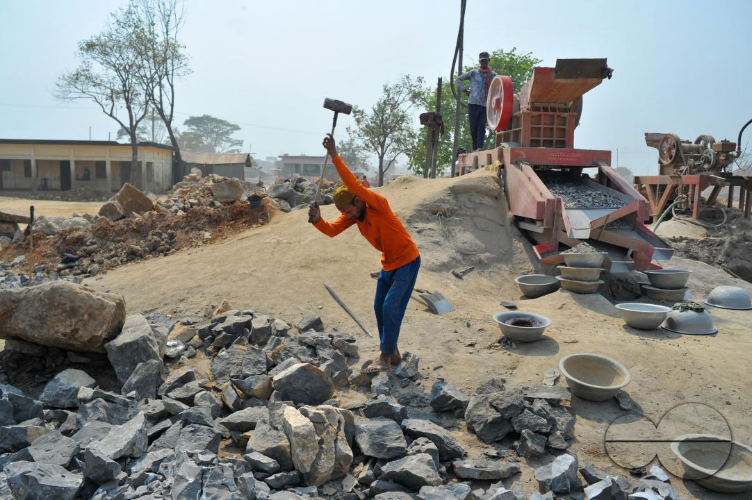 Male and female workers are breaking LC stones with a crusher machine in Bholaganj area, known as the 'Stone State' of Sylhet Companyganj Upazila