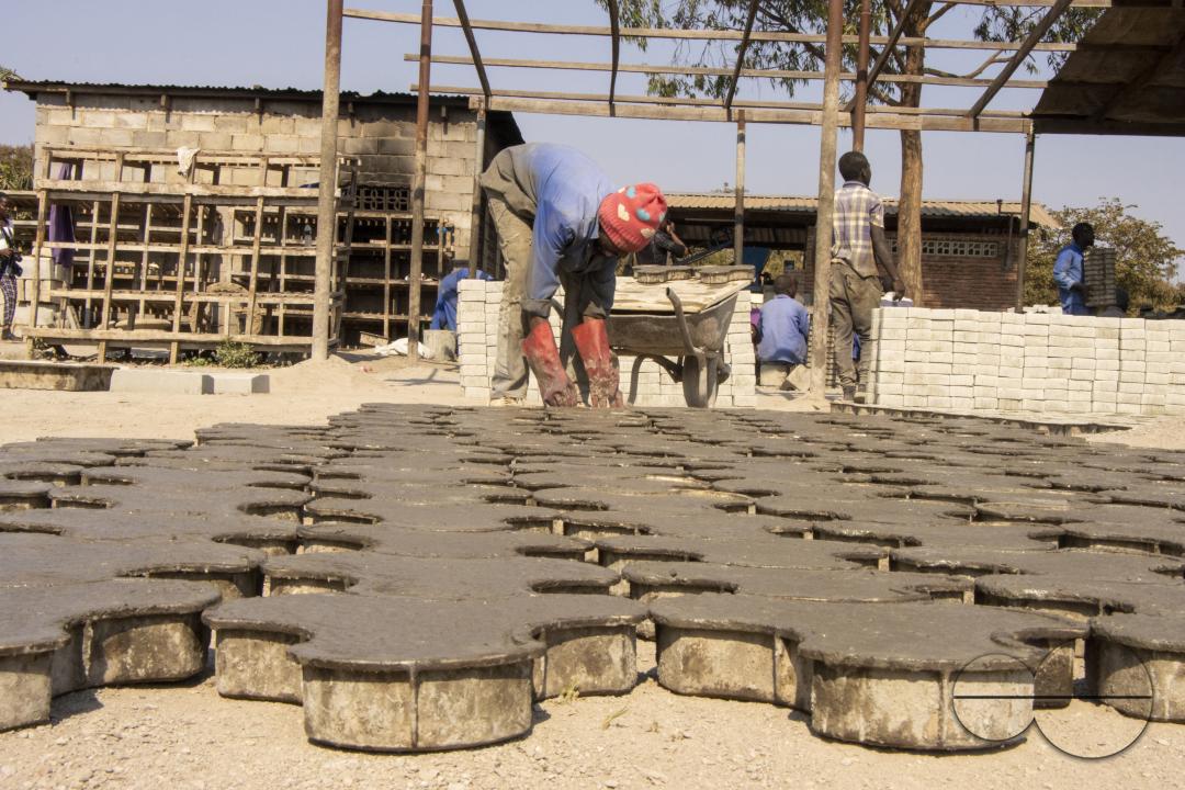 MWC051144