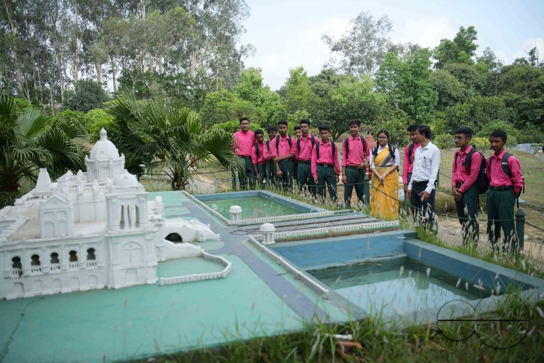 MWC047872