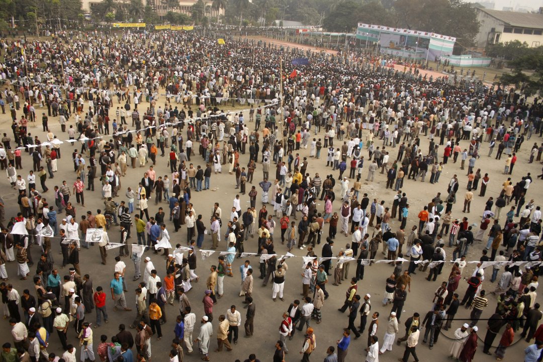 Old Dhaka celebrates Shakhrine