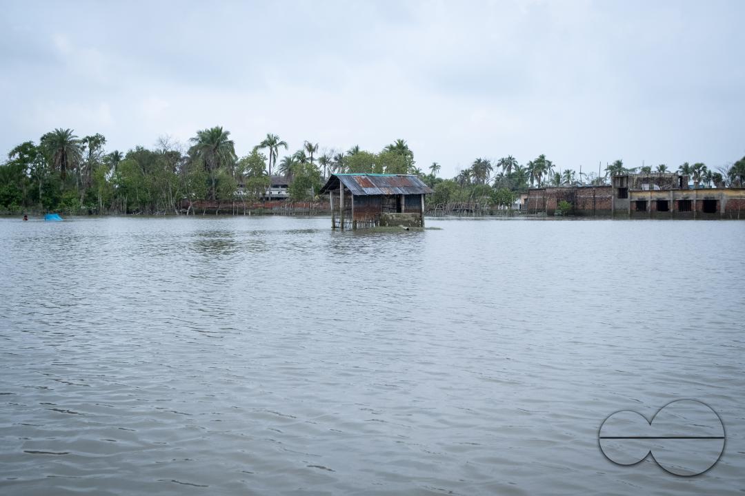 MWC046494