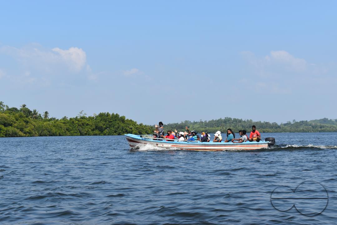 MWC044924