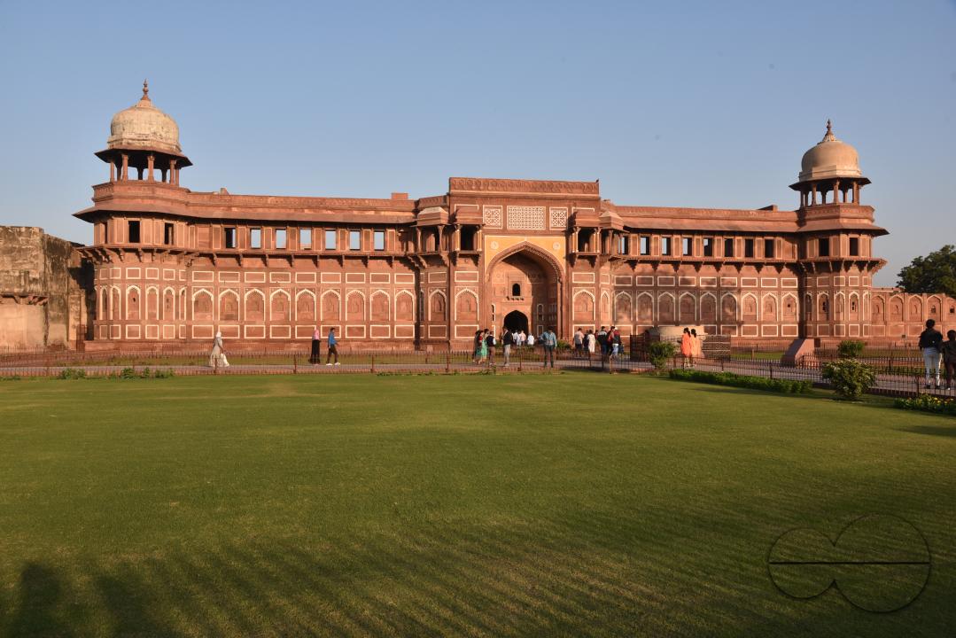 MWC043810