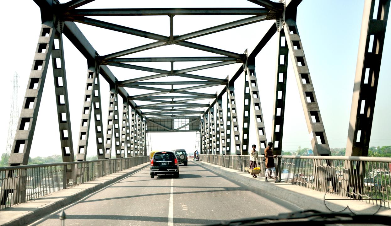 A view of the Dhaleswari bridge running over the Dhaleswari River, Munshiganj, Bangladesh.