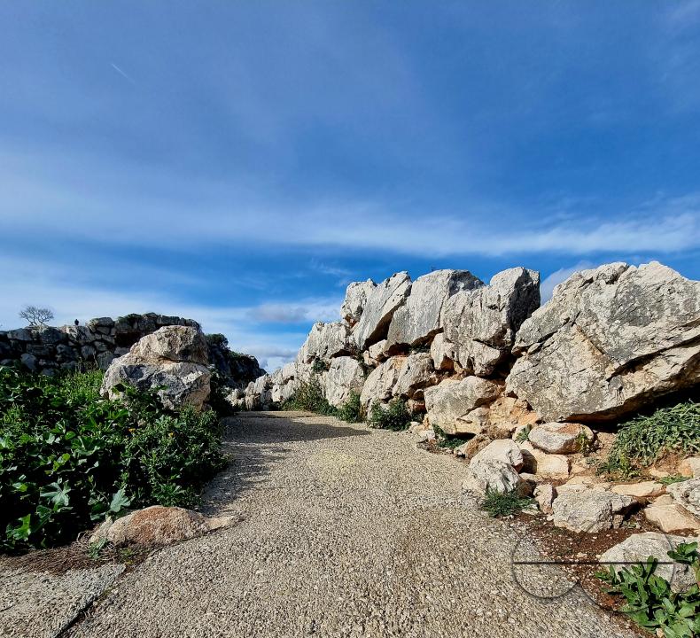 The Archaeological site of Kolonna is located on a small peninsula between Aegina and the town's closest beach