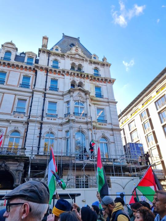 Over 300,000 Pro-Palestinians marched from Hyde Park to the USA embassy in London, on the afternoon of 11th November 2023, protesting against the war and urging an immediateÂ ceasefire