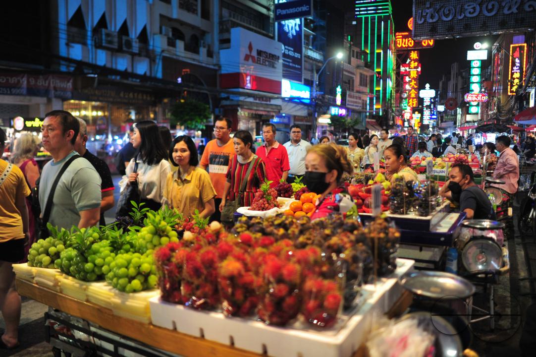 Chinatown in Bangkok is one of the largest Chinatowns in the world, and is renowned for its incredible shopping and tantalizing cuisine